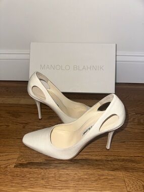Manolo Blahnik Toplaca 70 Linen Bridal Pump
